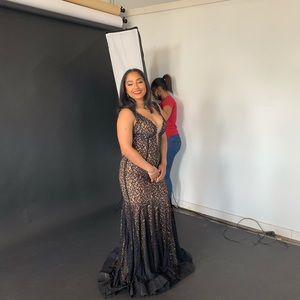 Black Jovani 42784 Lace mermaid plung dress size 4